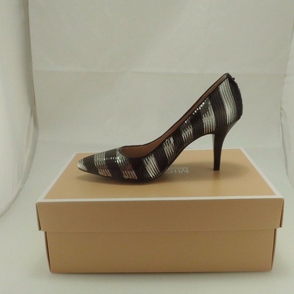 NIB MICHAEL KORS 40R6MFMP3D BLK & SLV PUMP 6.5 - Picture 2 of 8